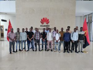 Estudantes do INSTIC da Universidade de Luanda Alcançam a Grande Vitória na Competição Nacional de Tecnologia da Huawei, conquistando os 3 Primeiros lugares.